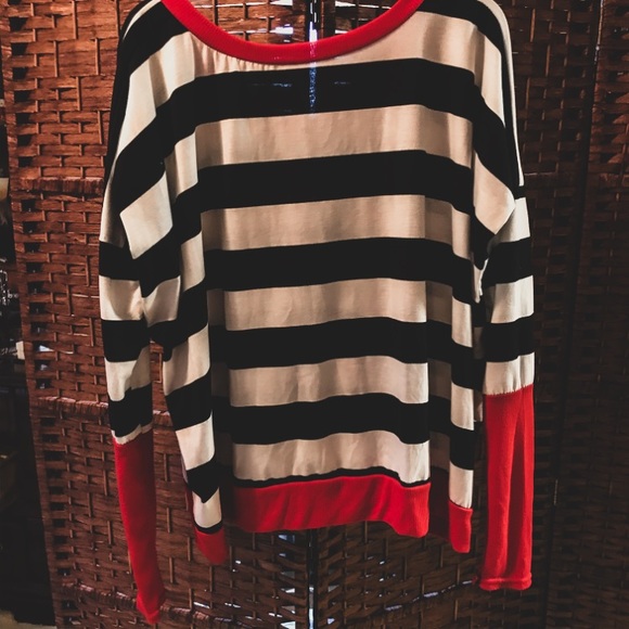 Batwing Cold Shoulder Tunic Sweater - Picture 2 of 4